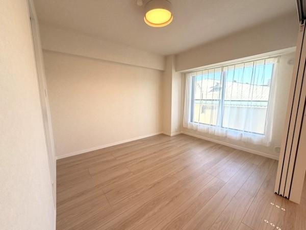 コスモ市川パサージュの洋室画像