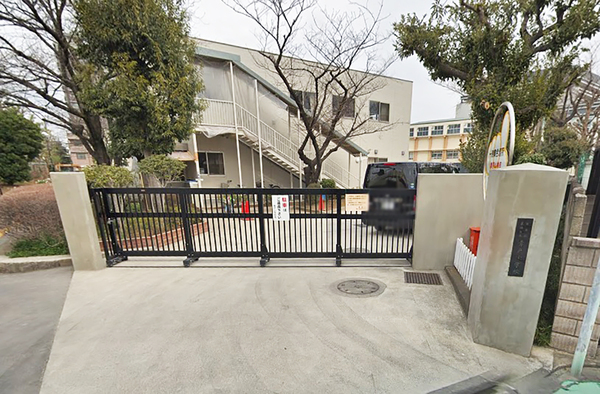 白鳥ハウスの小学校画像