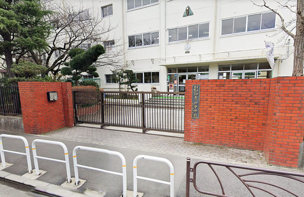 白鳥ハウスの中学校画像