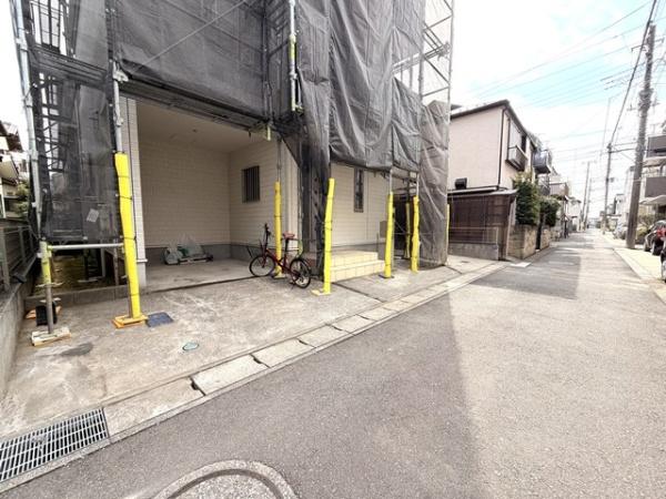 市川市大和田3丁目の中古一戸建の前面道路含む現地写真画像