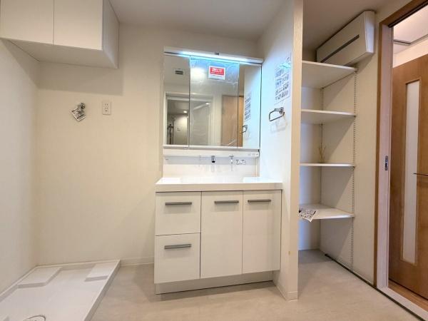 コンドミニアム初石Ｄ棟の洗面台・洗面所画像