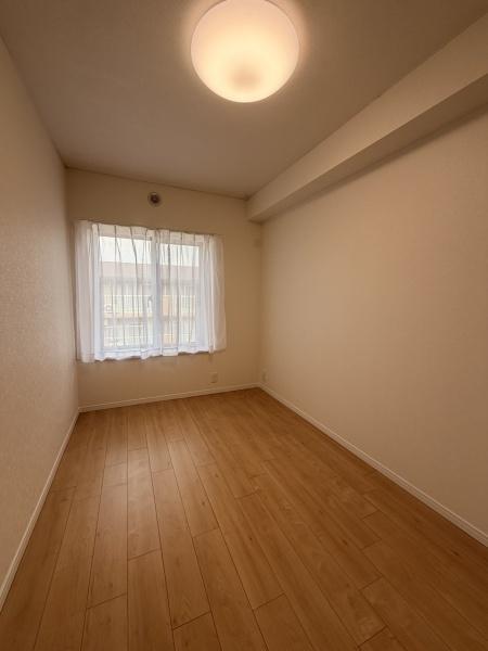 コンドミニアム初石Ｄ棟の洋室画像