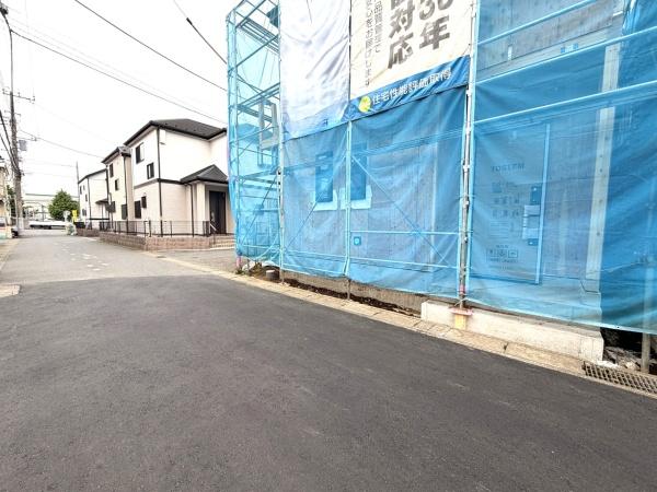 松戸市稔台8丁目の新築一戸建の前面道路含む現地写真画像