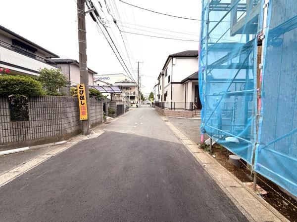 松戸市稔台8丁目の新築一戸建の前面道路含む現地写真画像