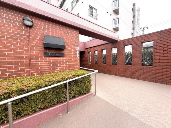 市川ガーデニアのエントランス画像