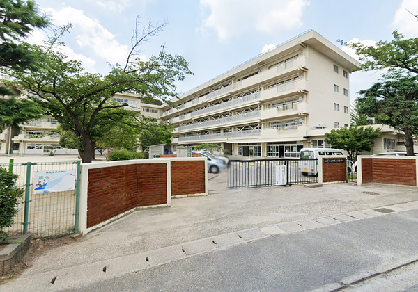 松戸市和名ケ谷の中古一戸建の小学校画像