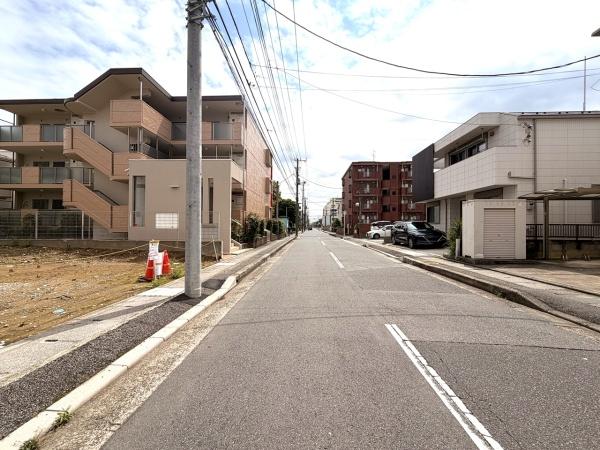 【建築条件なし】塩焼1丁目　～全3区画～の前面道路含む現地写真画像