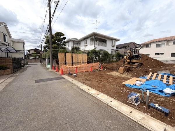 松戸市三矢小台2丁目5番　全2区画の前面道路含む現地写真画像