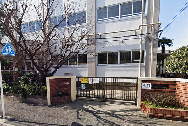 金町コーポB棟の小学校画像