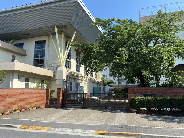 葛飾区南水元2丁目の中古一戸建の中学校画像