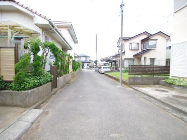 八街市　朝日（やちまたし　あさひ）の前面道路含む現地写真画像