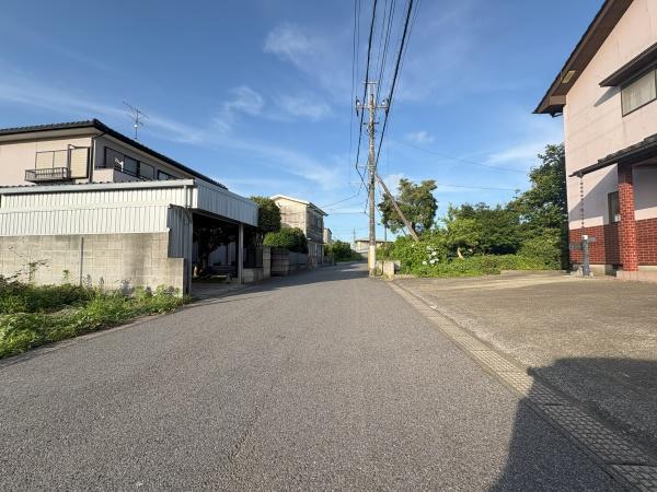 八街市　八街にの前面道路含む現地写真画像