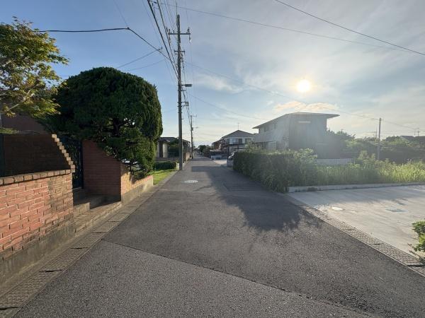 八街市　八街にの前面道路含む現地写真画像