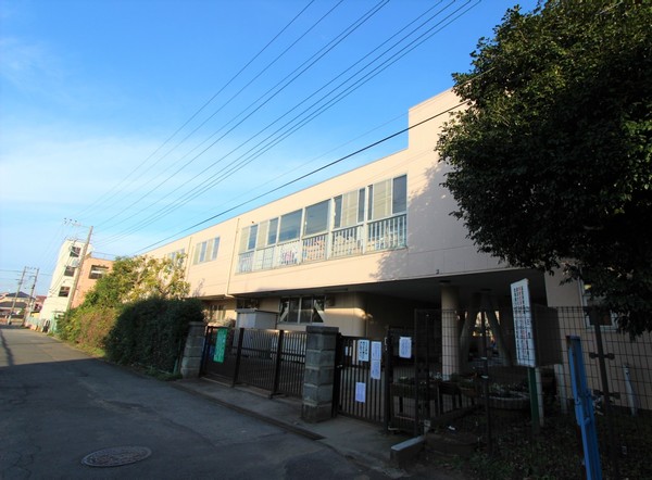 アイタウン富里市七栄22-Ｐ2・全29区画・19号棟の幼稚園・保育園画像