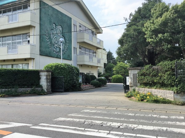 クレステージ八街　八街に　全３２区画・３１号棟の中学校画像