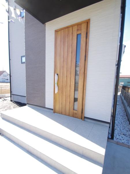 クレステージ八街　八街に　全３２区画・３１号棟の玄関画像