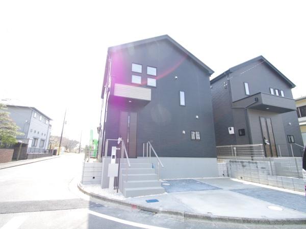 グラファーレ　成田市　中台９期　全２棟　２号棟の前面道路含む現地写真画像