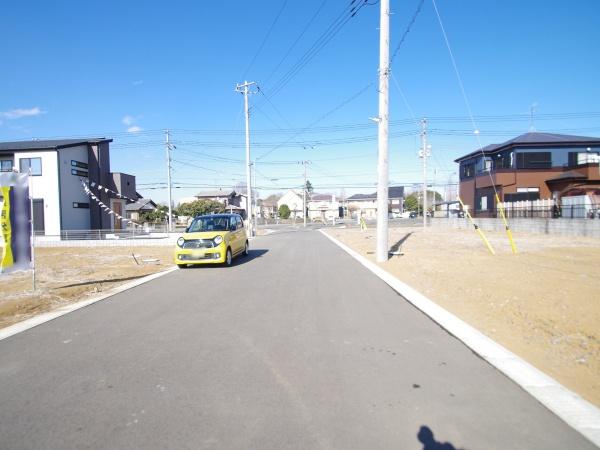 クレステージ八街　全３２区画・３号の前面道路含む現地写真画像