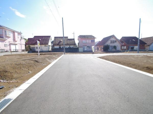 クレステージ八街　全３２区画・３号の前面道路含む現地写真画像