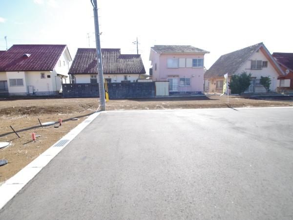 クレステージ八街　全３２区画・４号の前面道路含む現地写真画像