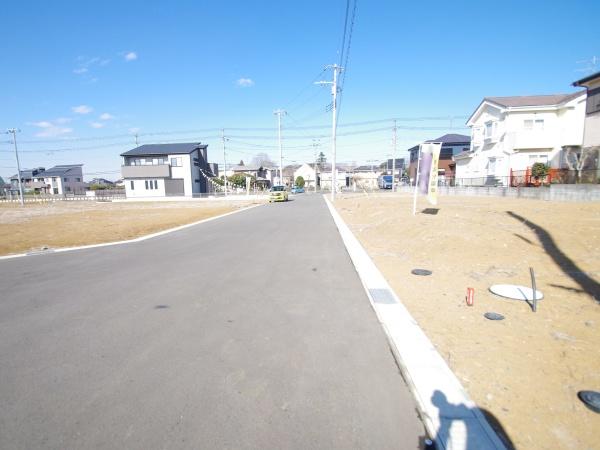 クレステージ八街　全３２区画・５号の前面道路含む現地写真画像