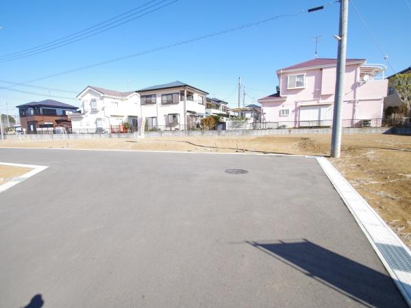 クレステージ八街　全３２区画・６号の前面道路含む現地写真画像