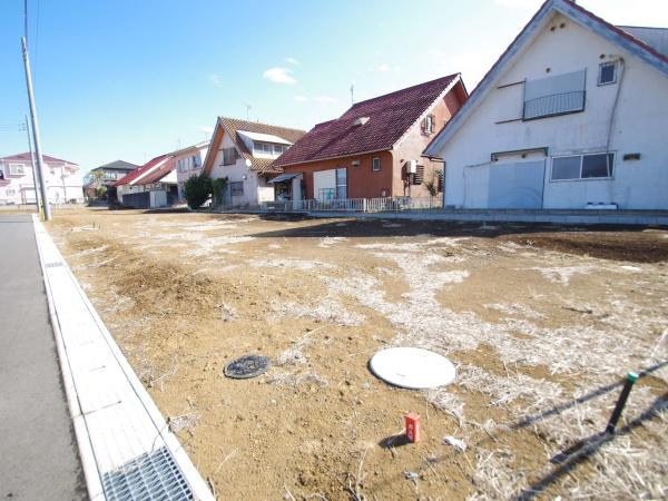 クレステージ八街　全３２区画・８号の前面道路含む現地写真画像