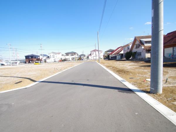 クレステージ八街　全３２区画・９号の前面道路含む現地写真画像
