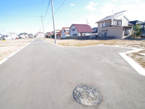 クレステージ八街　全３２区画・12号の前面道路含む現地写真画像