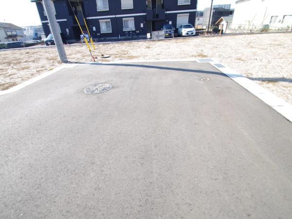 クレステージ八街　全３２区画・13号の前面道路含む現地写真画像
