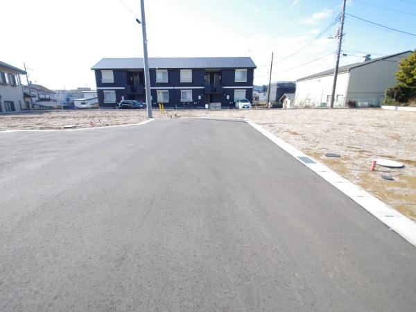 クレステージ八街　全３２区画・15号の前面道路含む現地写真画像