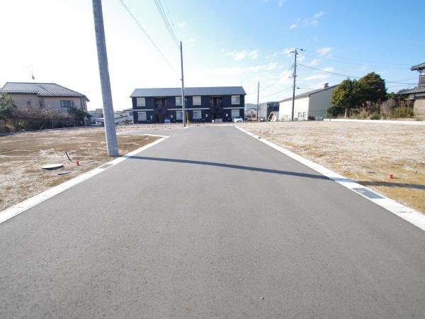 クレステージ八街　全３２区画・16号の前面道路含む現地写真画像