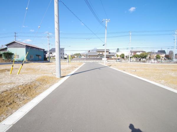 クレステージ八街　全３２区画・17号の前面道路含む現地写真画像