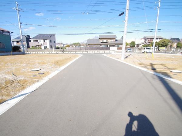クレステージ八街　全３２区画・18号の前面道路含む現地写真画像
