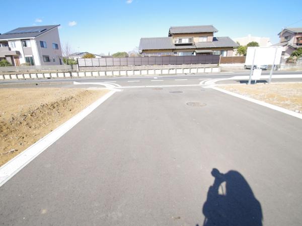 クレステージ八街　全３２区画・20号の前面道路含む現地写真画像