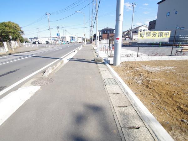 クレステージ八街　全３２区画・21号の前面道路含む現地写真画像