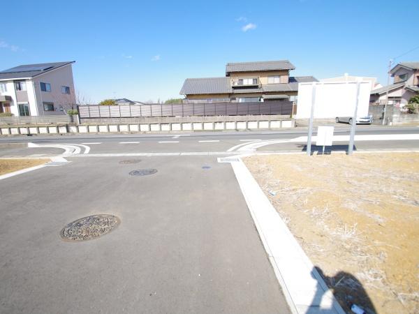 クレステージ八街　全３２区画・21号の前面道路含む現地写真画像