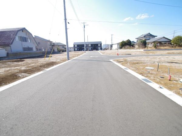 クレステージ八街　全３２区画・26号の前面道路含む現地写真画像
