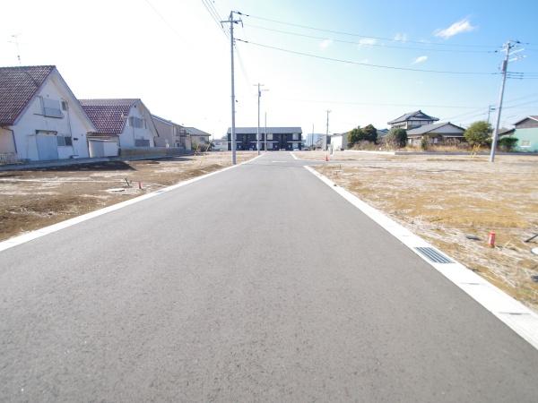 クレステージ八街　全３２区画・27号の前面道路含む現地写真画像