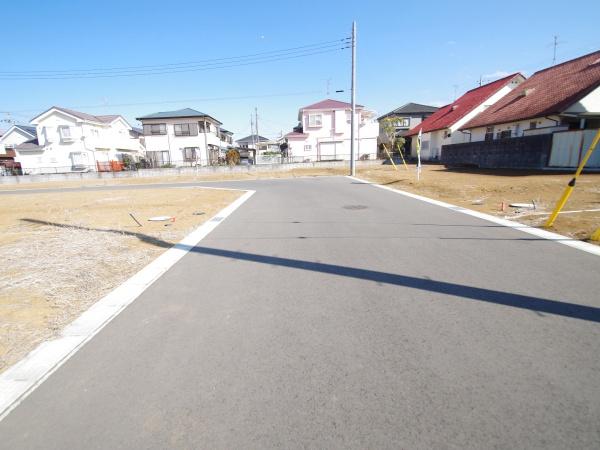 クレステージ八街　全３２区画・27号の前面道路含む現地写真画像