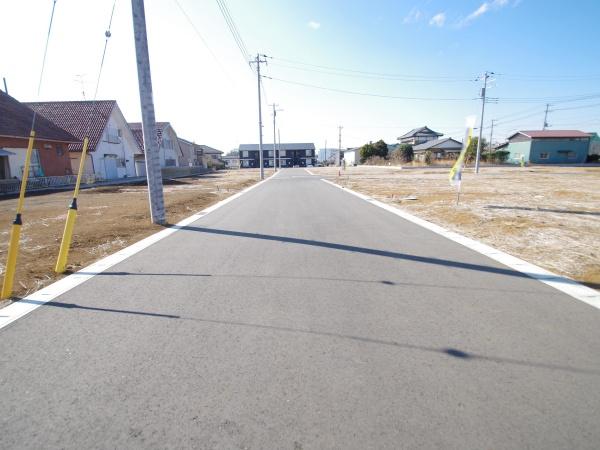 クレステージ八街　全３２区画・28号の前面道路含む現地写真画像