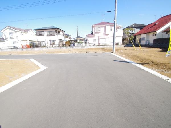クレステージ八街　全３２区画・28号の前面道路含む現地写真画像