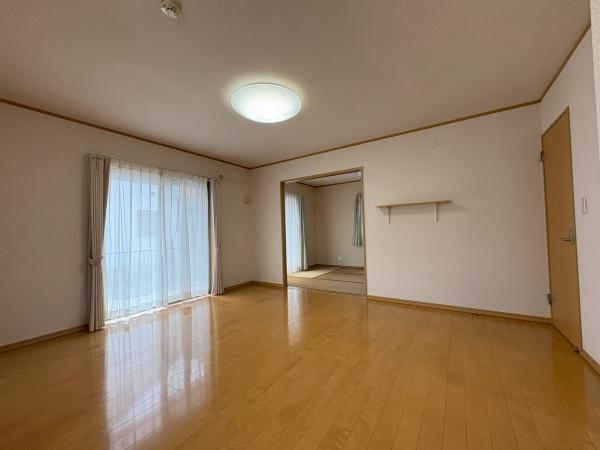 八街市　みどり台１丁目のリビング画像