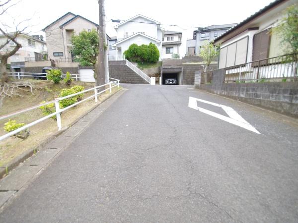 八街市　みどり台１丁目の前面道路含む現地写真画像