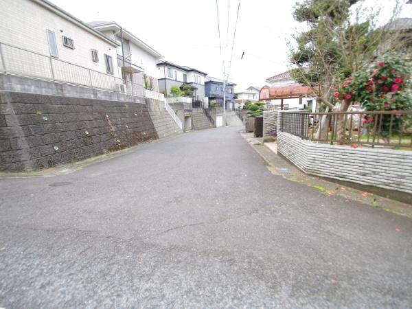 八街市　みどり台１丁目の前面道路含む現地写真画像