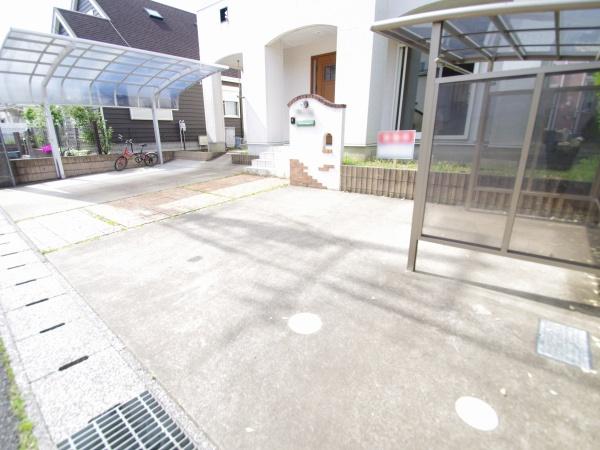 大網白里市　みどりが丘４丁目の駐車場画像