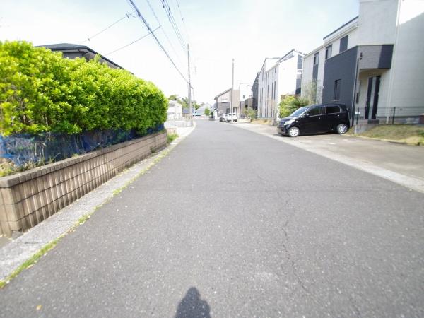 大網白里市　みどりが丘４丁目の前面道路含む現地写真画像