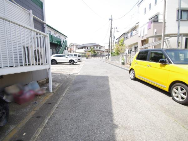 成田市　土屋　２　全１棟　１号棟の前面道路含む現地写真画像