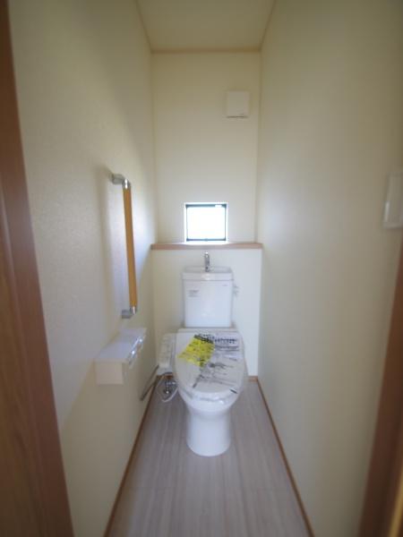 成田市　加良部　２（４丁目）　全２棟　２号棟のトイレ画像