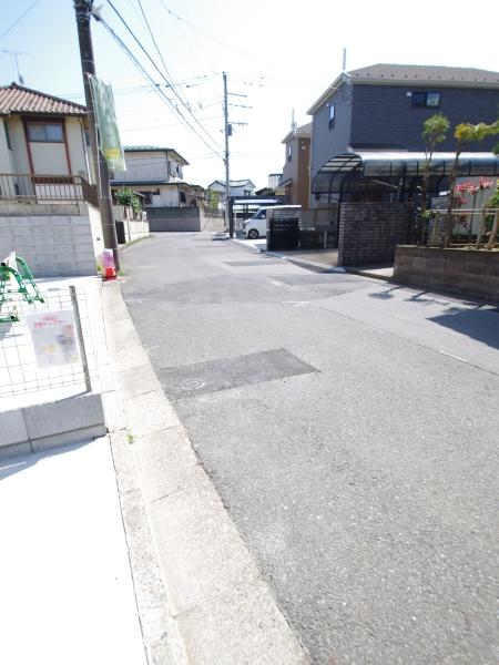 成田市　加良部　２（４丁目）　全２棟　２号棟の前面道路含む現地写真画像